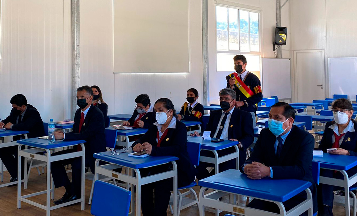 Reunión con la comunidad educativa de la IE San Marcos en Cajamarca