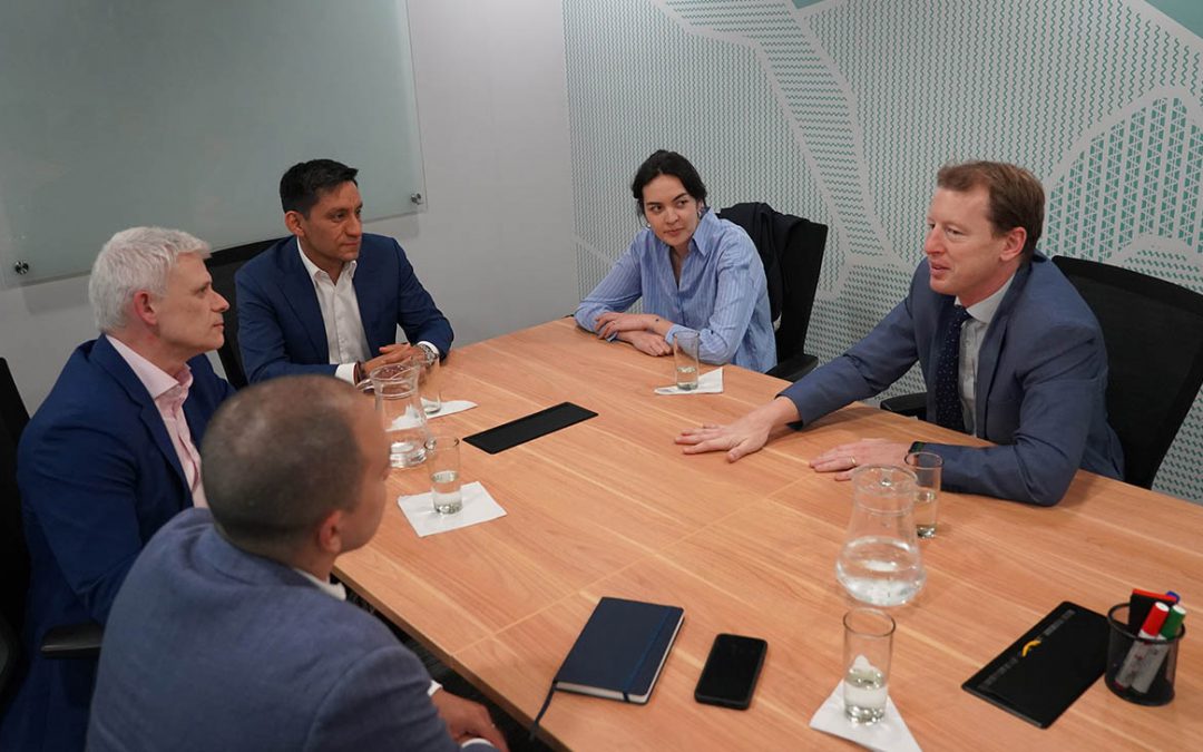 Embajador del Reino Unido realizó visita a Escuelas Bicentenario