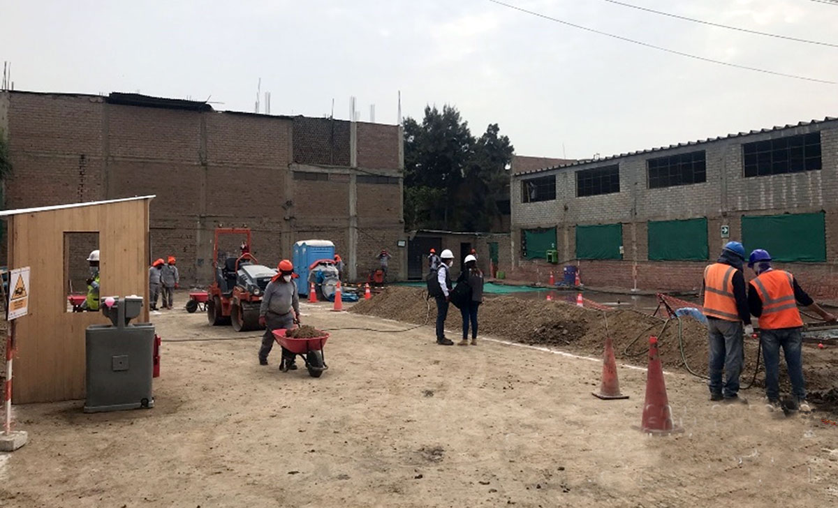 Iniciamos trabajo de instalación de aulas temporales para la IE 3080 Perú-Canadá en Los Olivos