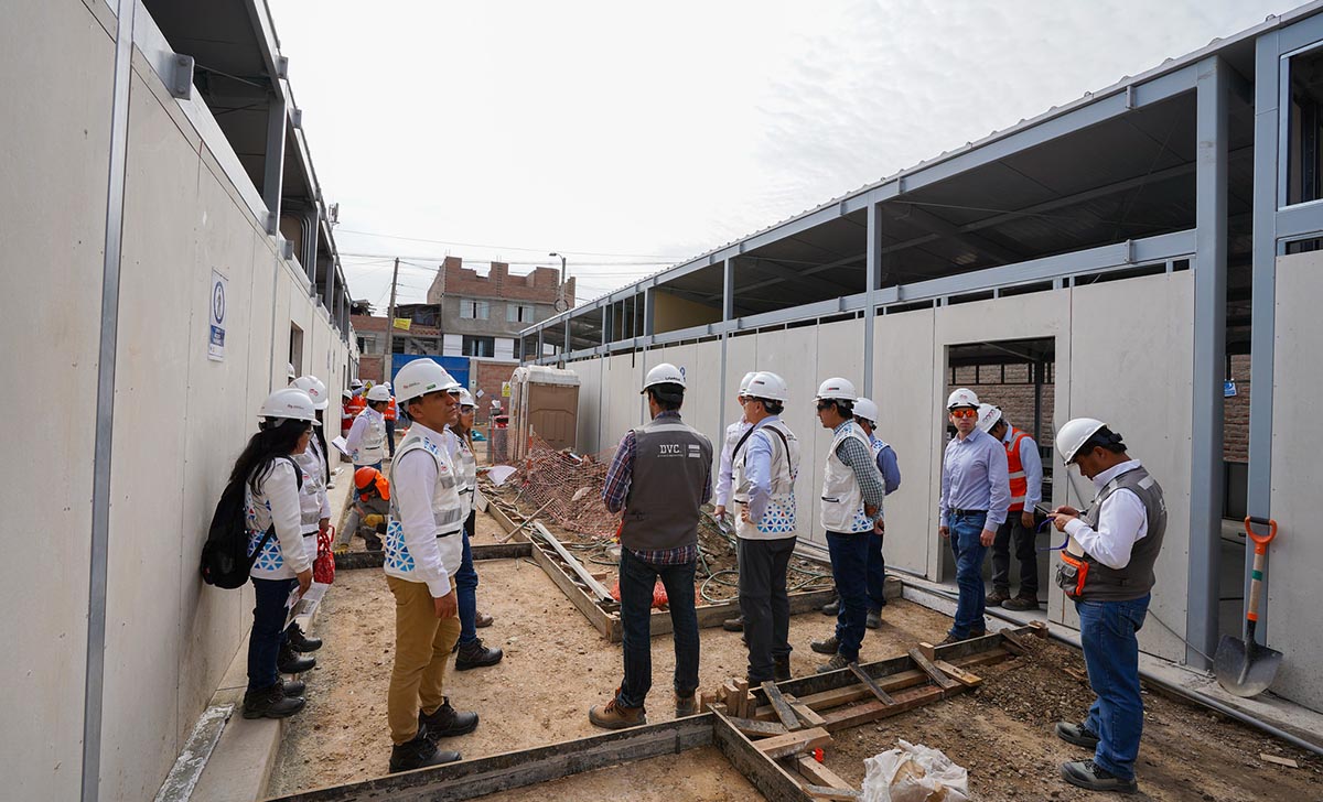 Supervisamos avances de las escuelas temporales para la IE 3080 Perú-Canadá en Los Olivos