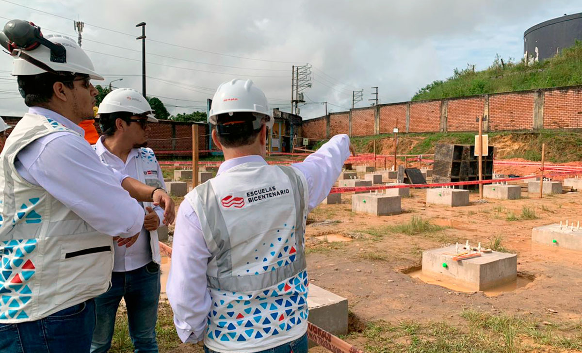 Supervisión a terreno de la escuela temporal de la IE Fernando Carbajal en Ucayali