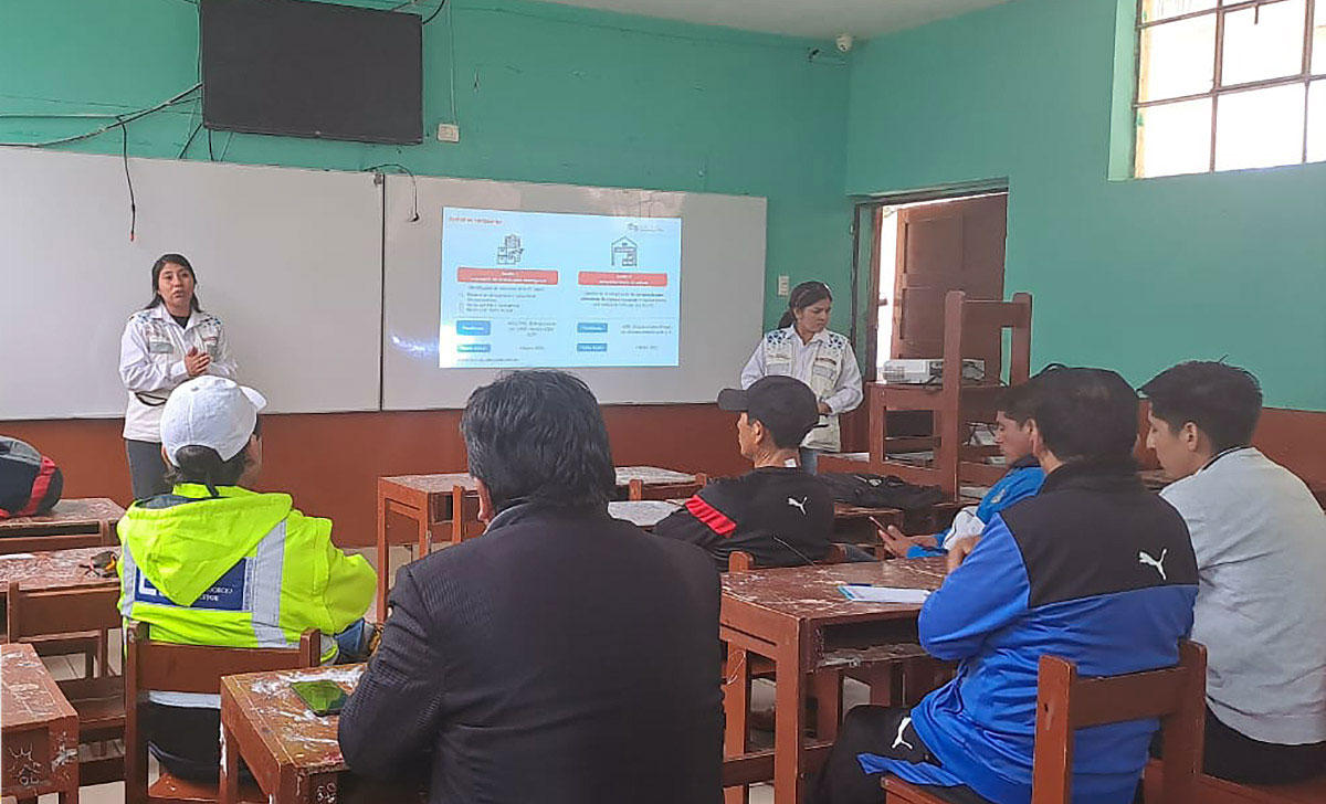 En Chupaca informamos sobre los trabajos de la escuela temporal para la IE 19 de Abril