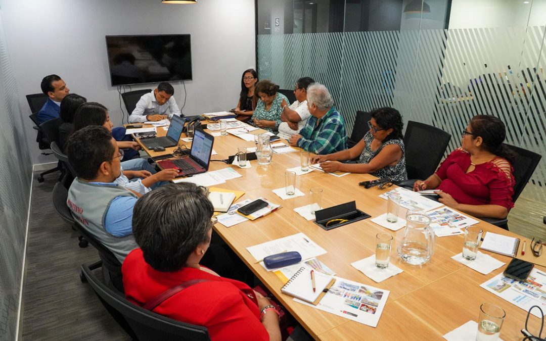 Reunión con la comunidad educativa de la IE 6082 Los Próceres de Surco sobre espacios de contingen...