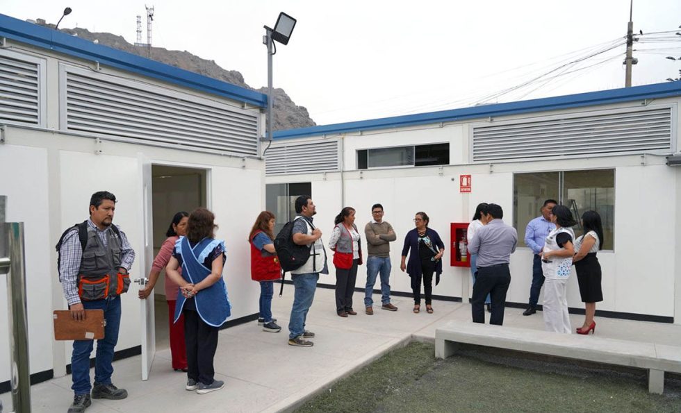 Entregamos una nueva escuela temporal: a comunidad educativa de IE 2099 ...