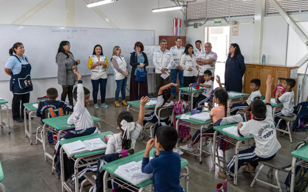 Director ejecutivo de Escuelas Bicentenario constata el uso de ambientes de escuela temporal en San ...