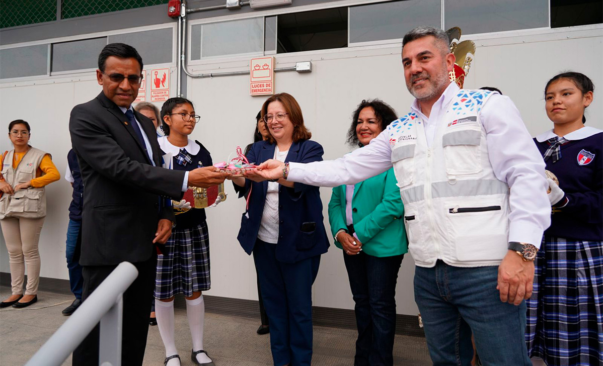Ministra de Educación encabezó entrega de escuela temporal para la IE Santa Lucía en Ferreñafe
