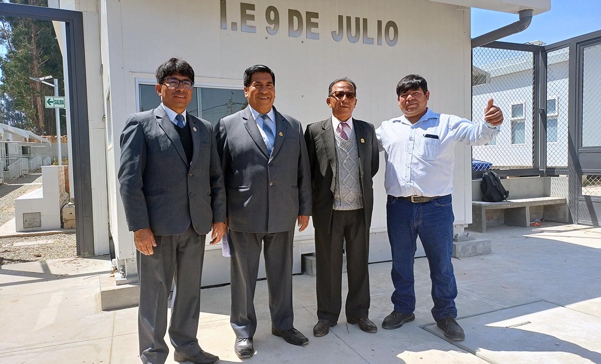 Escuelas Bicentenario entrega escuela temporal a equipo directivo de la IE 9 de Julio en Concepción
