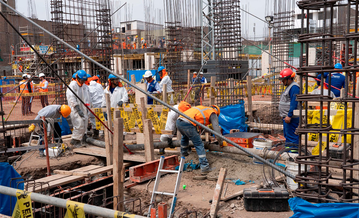 Obras de construcción de la nueva Escuela Bicentenario 0085 José de la Torre Ugarte.