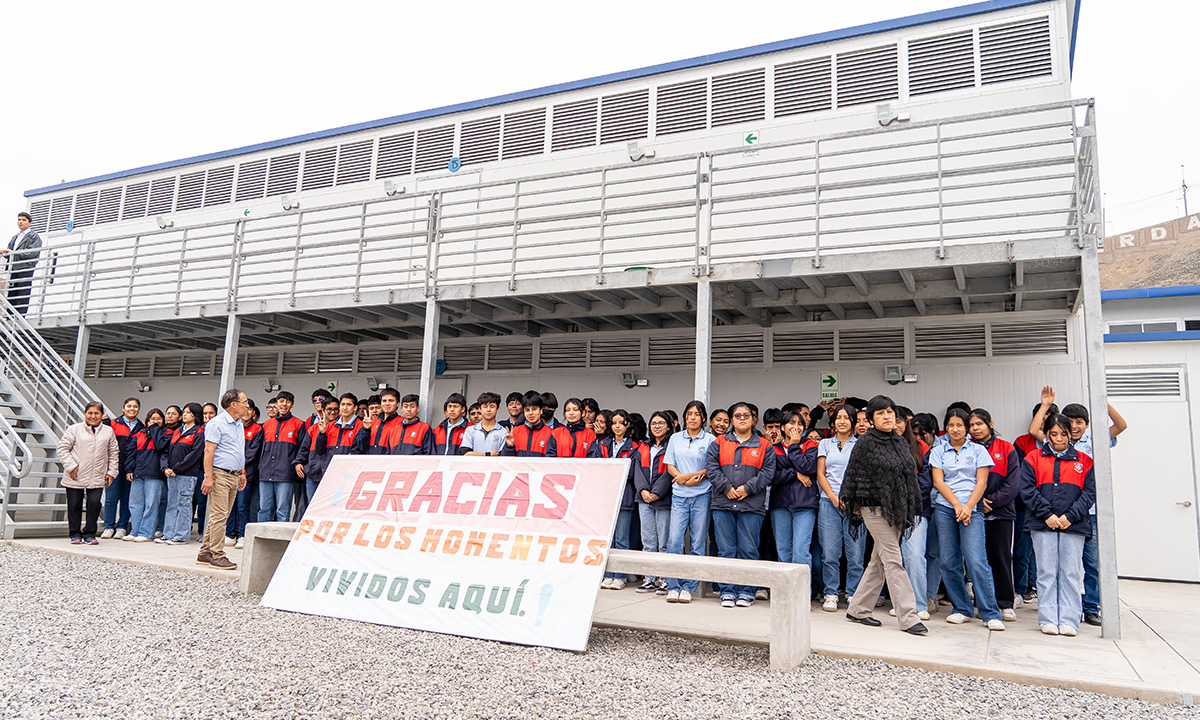 Escuelas Bicentenario entregó escuela temporal en Villa María del Triunfo