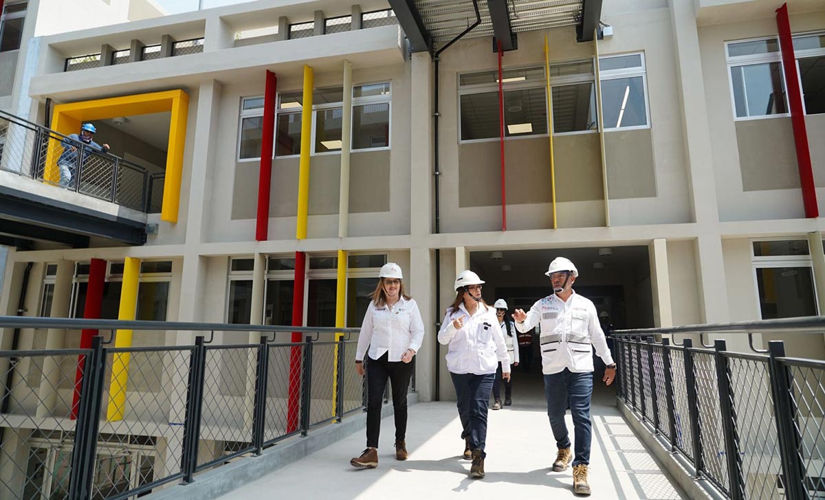 Director de Escuelas Bicentenario, Alvaro Estrada Briceño, en recorrido junto a autoridades de Minedu por la nueva infraestructura educativa en El Agustino