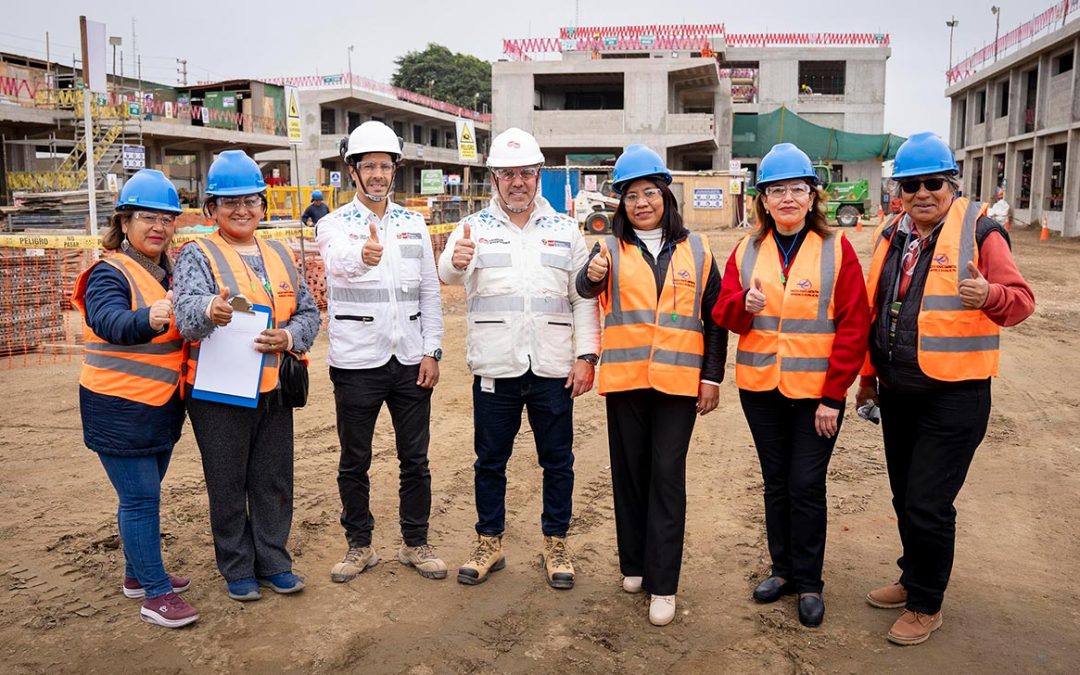 Director ejecutivo supervisa avances de la Escuela Bicentenario 21578 en Paramonga