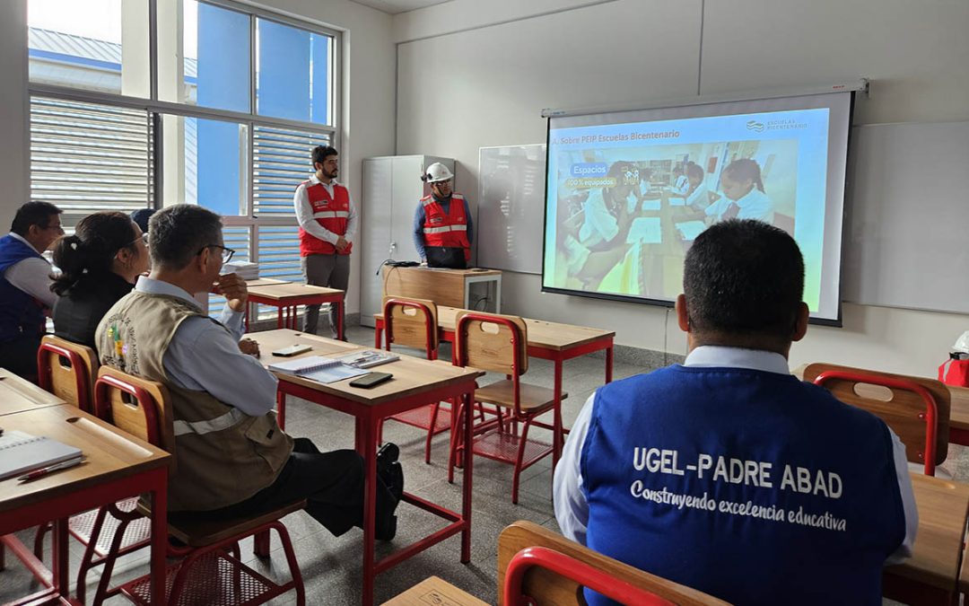 Docentes y autoridades educativas de Padre Abad se capacitan para el correcto uso de la Escuela Bice...