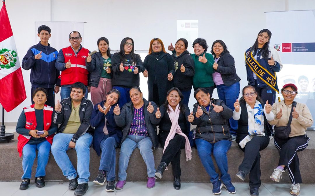 14 comunidades educativas reciben capacitación sobre las innovaciones de sus Escuelas Bicentenario