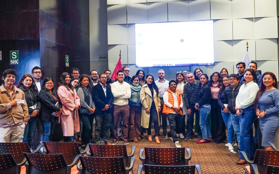 Especialistas de Escuelas Bicentenario fortalecen capacidades sobre contratos NEC