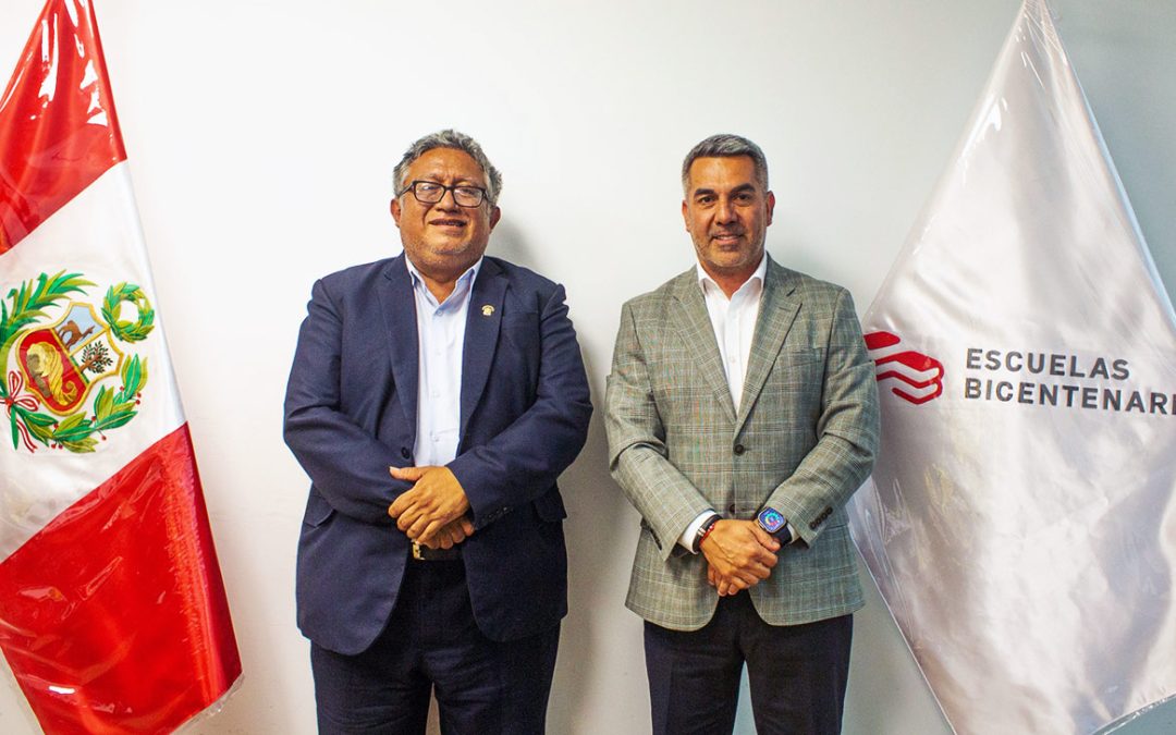 Minedu presenta alcances de la nueva escuela Leoncio Prado en La Libertad a congresista Carlos Alva