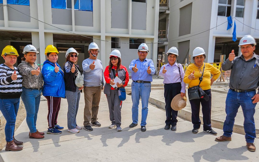 Comunidad educativa de la IE 166 Karol Wojtyla supervisa avances de su nueva infraestructura