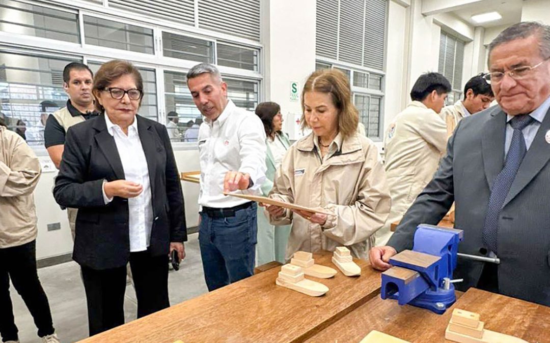 Minedu supervisa Escuela Bicentenario 6152 Stella Maris que imparte formación técnica