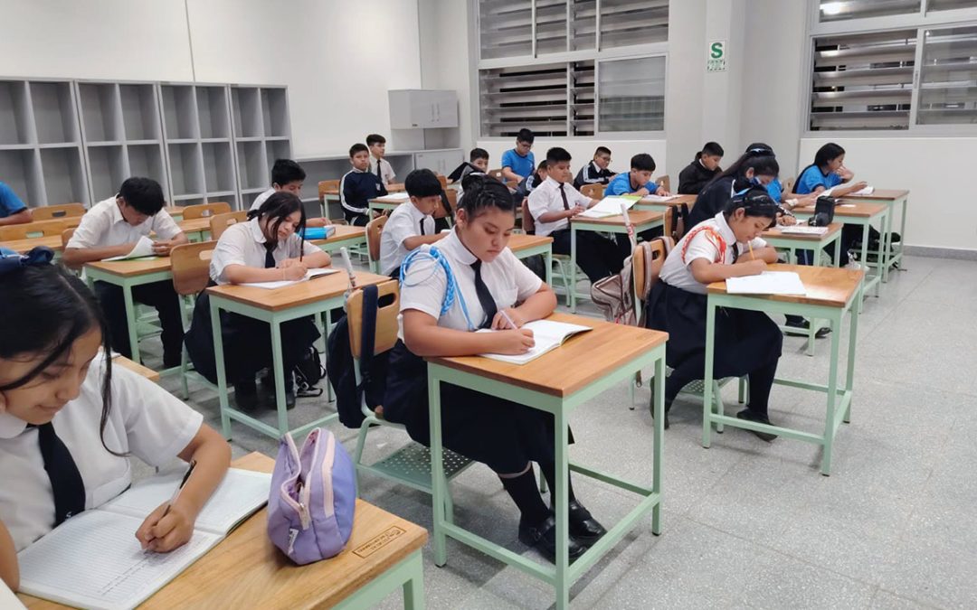 Estudiantes de Escuelas Bicentenario Santo Domingo de Guzmán y Santa Lucía disfrutan de sus modern...